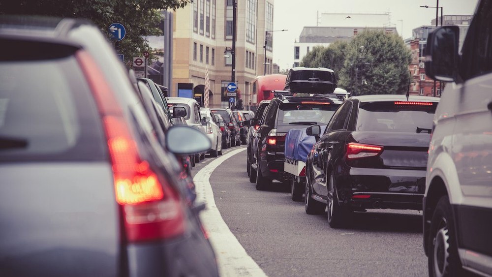 Ошибки новичков на дорогах, которые раздражают опытных водителей — и как их избежать