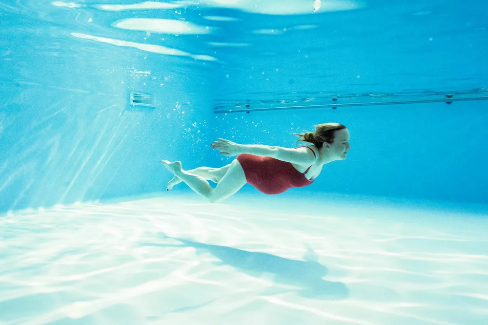 Почему занятия в бассейне особенно полезны в период беременности