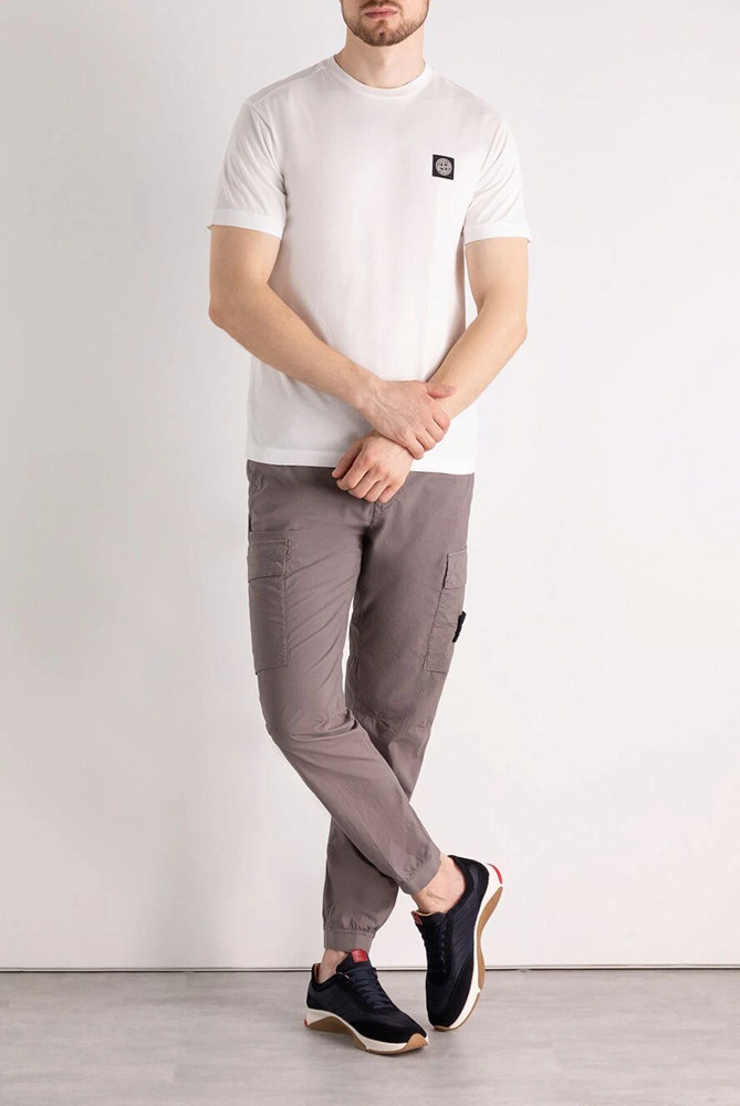 Базовые вещи в люкс-гардеробе: как сочетать дизайнерские футболки и брюки