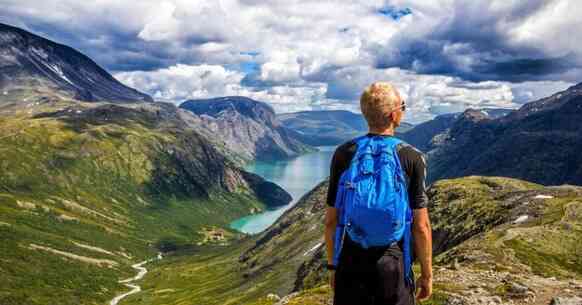 Як класно підписати фото в горах: красиві цитати для Instagram
