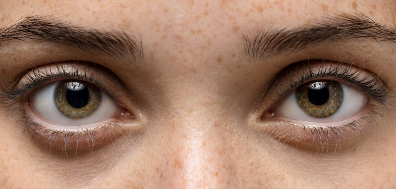 Якого кольору очі у відьми: опис і фото