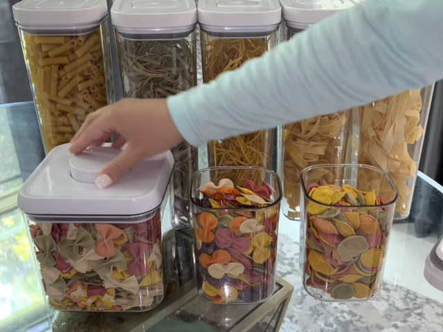 Зберігання сипучих продуктів: чому потрібні контейнери для круп